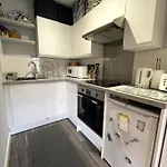 Snug Studio Apartment In Central Location