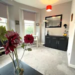 Snug Studio Apartment In Central Location