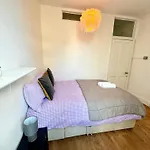 Adorable Room Near City Centre