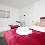 2Bedroom Home- Free Parking, Wi-Fi & Patio- Available For Long Or Short Term