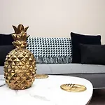 Central 2 Bedroom Apartment, 5 Guests Welcome, Free Off-Peak Parking