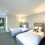 2 Bedroom Apartments Stopoverz