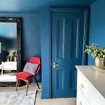 Fabulous Townhouse In Clifton
