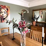 Fabulous Townhouse In Clifton