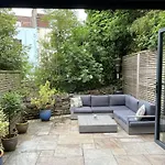 Fabulous Townhouse In Clifton