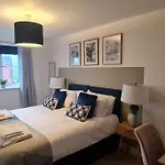 Chic 2 Bed Nr St George\'S Park