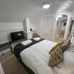 4 Berkeley Square I Your Apartment