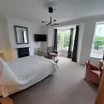 Large Newly Refurbished House Close To Harbour