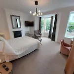 Large Newly Refurbished House Close To Harbour