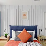 Stylish Sleek Abode - Sleeps 6