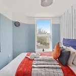 Stylish Sleek Abode - Sleeps 6