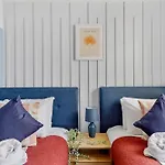 Stylish Sleek Abode - Sleeps 6