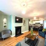 2 Bedroom Apartments Stopoverz