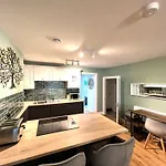 2 Bedroom Apartments Stopoverz