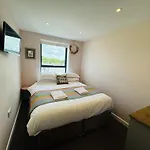 Modern & Vintage Inspired Home In Old Totterdown