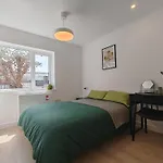 Gated 4 Guests House Free Parking