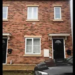 Stunning 3-Bed House In Bristol