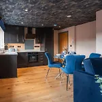 Swiper - 1 Bedroom Luxury Apartment By Mint Stays