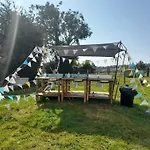 Nine Yards Family Glamping @ Farrington\'S Farm