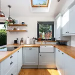 Charming Family Home With Stoves, Garden & Parking