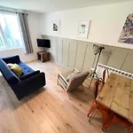 Montague Central One Bedroom Flat With Parking