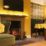 Two Bedroom Flat In Caledonia Place