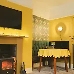 Two Bedroom Flat In Caledonia Place