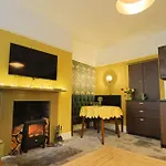 Two Bedroom Flat In Caledonia Place