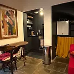 One Bedroom Basement Flat In Canynge Square