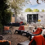 The Pine Cabins Including Games Room, Camp Fire & Hot Tub