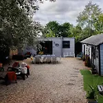 The Pine Cabins Including Games Room, Camp Fire & Hot Tub