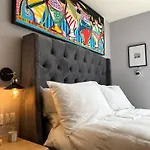 Superb Townhouse Near Vibrant Gloucester Road