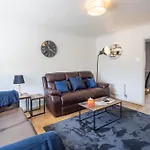 Stylish 3Br House - Free Parking - Fast Wi-Fi - Central