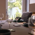 Stylish 3Br House - Free Parking - Fast Wi-Fi - Central