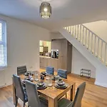 2 Bed House Family Friendly With Garden