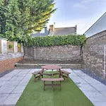 2 Bed House Family Friendly With Garden