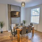 2 Bed House Family Friendly With Garden