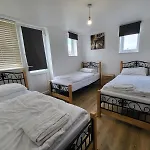 Serene 1 Bedroom, 3 Single Beds
