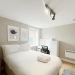Three Bedroom Flat In Gloucester Road North With Parking