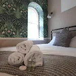 The Willow Studio 9