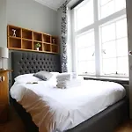 Historic Two Bed Apartment In Heart Of The City