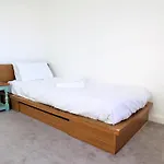 Contemporary Home In Friendly Easton, Free Parking