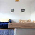 Contemporary Home In Friendly Easton, Free Parking