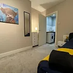 City Rd C - Central Location Long Stay By Shortstayuk