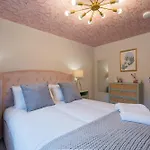 Kitsune - 1 Bedroom Luxury Apartment By Mint Stays