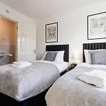 Applin House-5 Bed Contractor Stay Parking Wifi