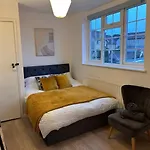 Louise Avenue - Contractors Long Stay By Shortstayuk