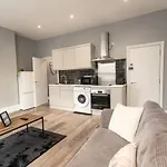 City Rd B - Central Location Long Stay By Shortstayuk