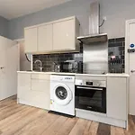 City Rd B - Central Location Long Stay By Shortstayuk