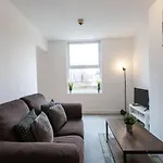 Warden Rd 2 - Contractors Long Stay By Shortstayuk